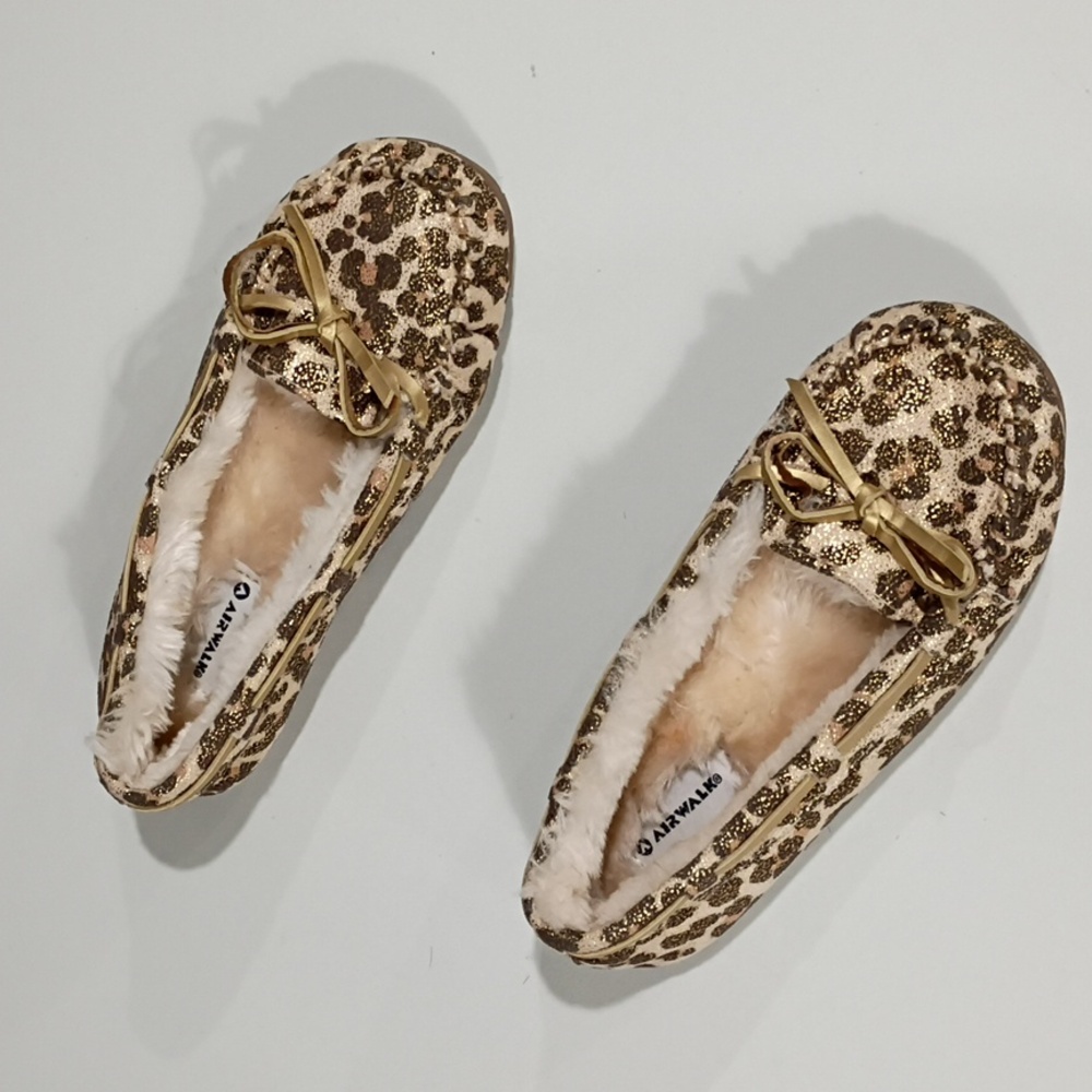 NWNT Airwalk Gold Leopard Girls Flats/Loafers Size 1